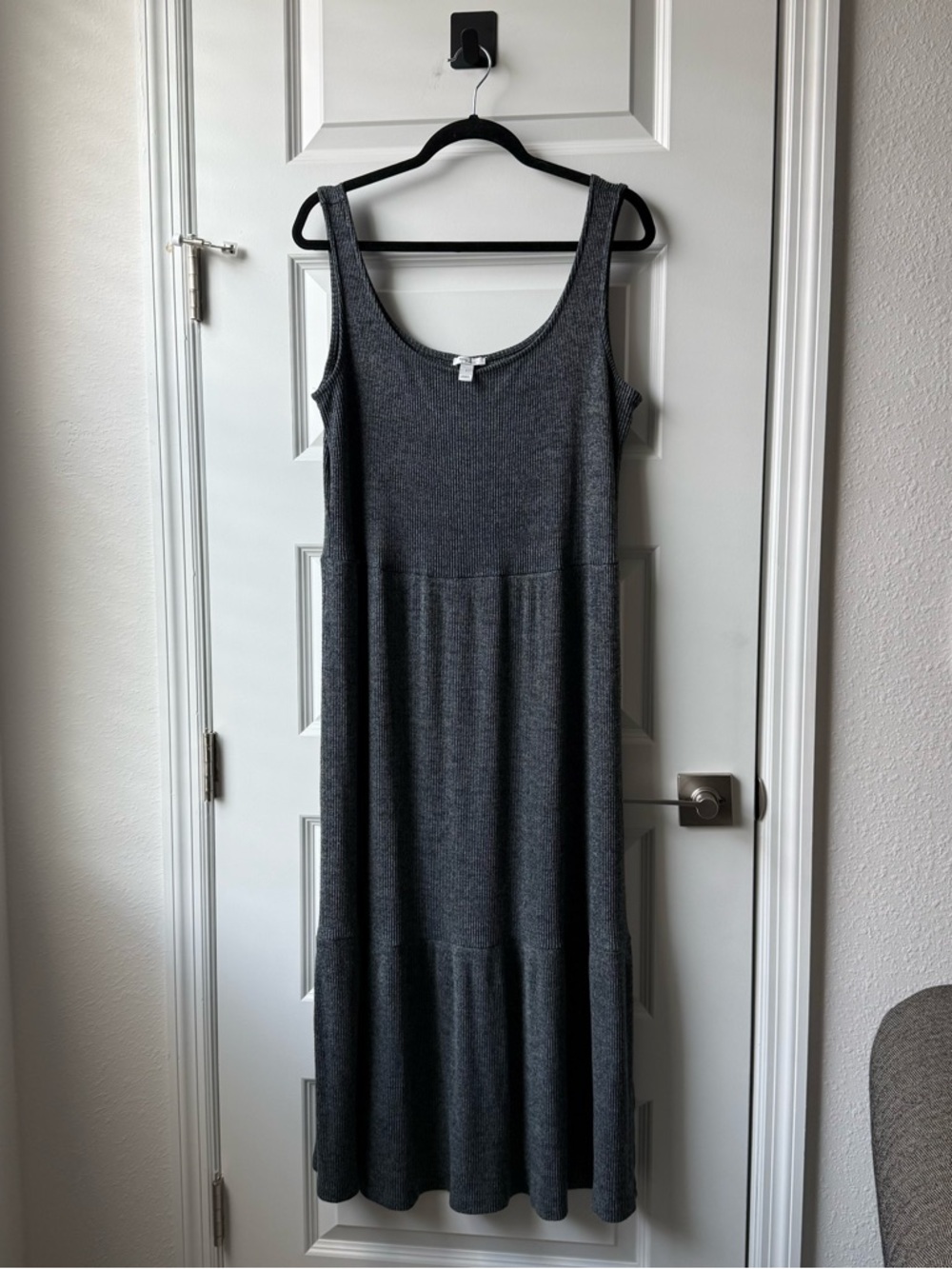 Daily Ritual Women’s Gray Ribbed Sleeveless Midi Dress Size L